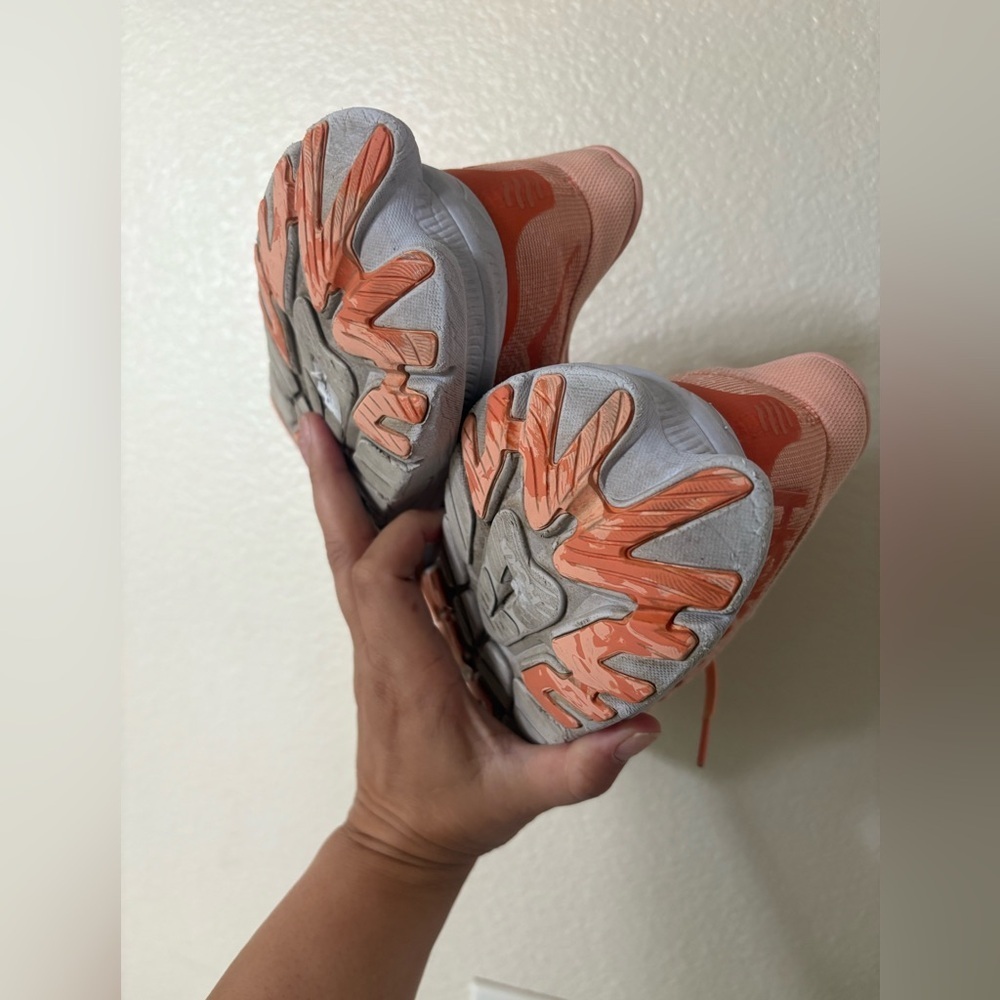 HOKA Women's Kawana running shoes in the "Peach Parfait/Shell Coral size 9.5B - Picture 2 of 5